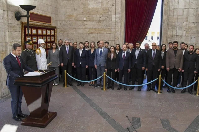 CHP Kurultayı Öncesi Anıtkabir'de Duygusal Anlar