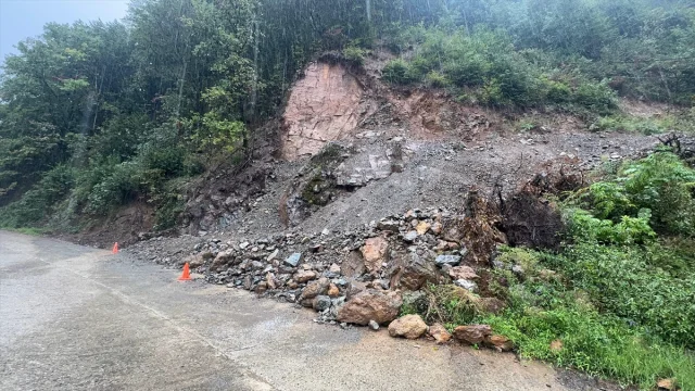 Giresun'da Şiddetli Sağanak: Hayatı Felç Eden Olayların Detayları