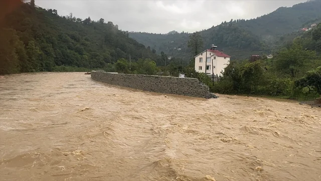 Giresun'da Şiddetli Sağanak: Hayatı Felç Eden Olayların Detayları