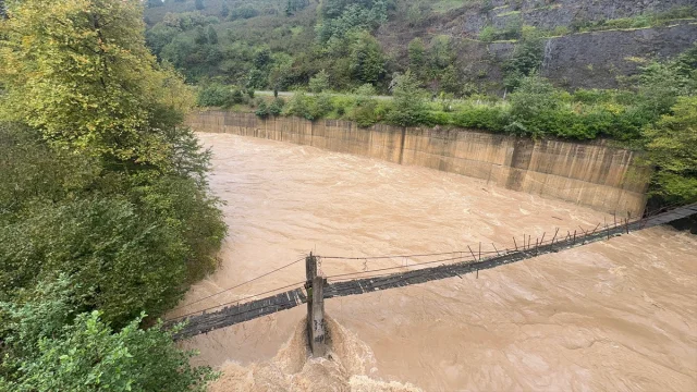 Giresun'da Şiddetli Sağanak: Hayatı Felç Eden Olayların Detayları