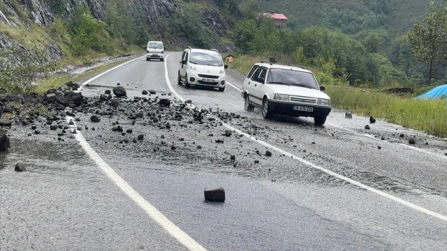 Giresun'da Şiddetli Sağanak: Hayatı Felç Eden Olayların Detayları