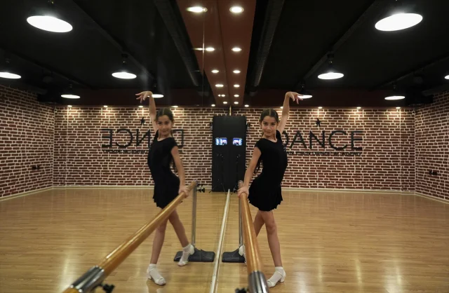 İzmirli Genç Dansçı Dünyayı Büyülüyor