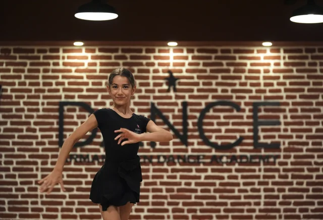 İzmirli Genç Dansçı Dünyayı Büyülüyor
