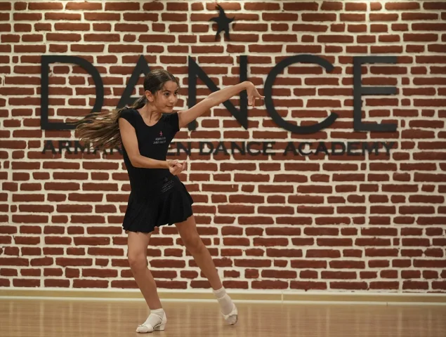 İzmirli Genç Dansçı Dünyayı Büyülüyor