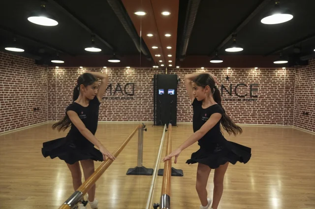 İzmirli Genç Dansçı Dünyayı Büyülüyor