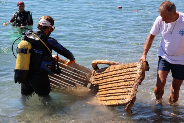 Antalya Sahillerinde Büyük Temizlik Seferberliği Başladı