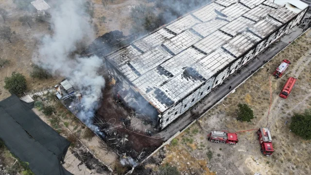 Kayseri'de Mobilya Fabrikasında Alevler Geceyi Aydınlattı