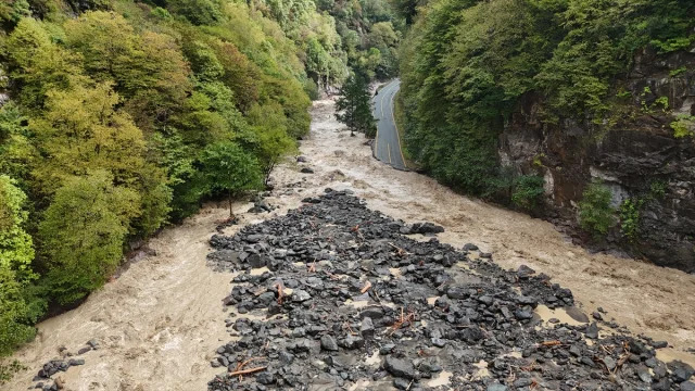 Artvin'de Sel ve Heyelan Alarmı: Bölgede Neler Yaşanıyor?