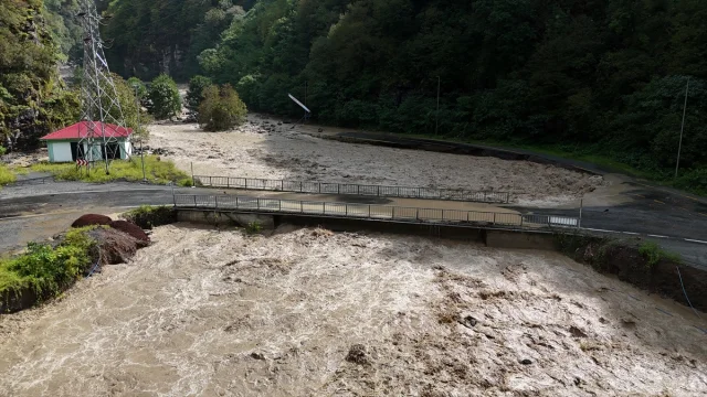 Artvin'de Sel ve Heyelan Alarmı: Bölgede Neler Yaşanıyor?