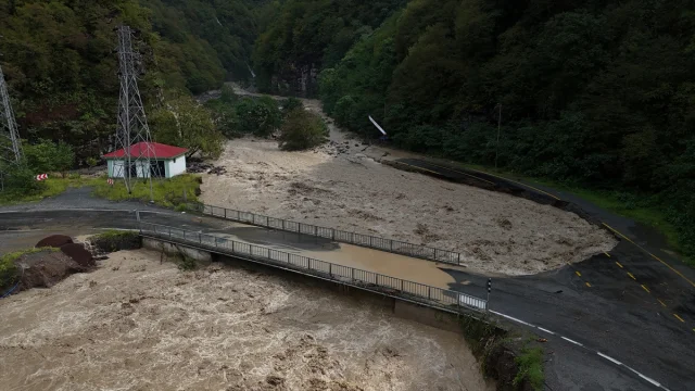 Artvin'de Sel ve Heyelan Alarmı: Bölgede Neler Yaşanıyor?