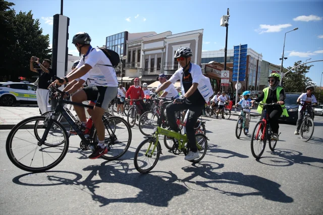 Edirne'de Hareketlilik Haftası Gösterişle Başladı: Binlerce Bisikletli Tek Yürek