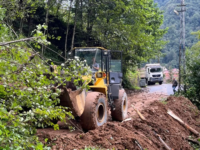Trabzon'da Şiddetli Yağış Felaketi: Yaylalarda Heyelan Tehlikesi