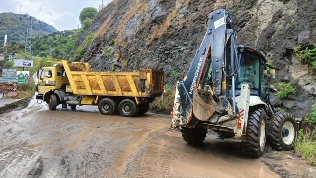 Trabzon'da Şiddetli Yağış Felaketi: Yaylalarda Heyelan Tehlikesi