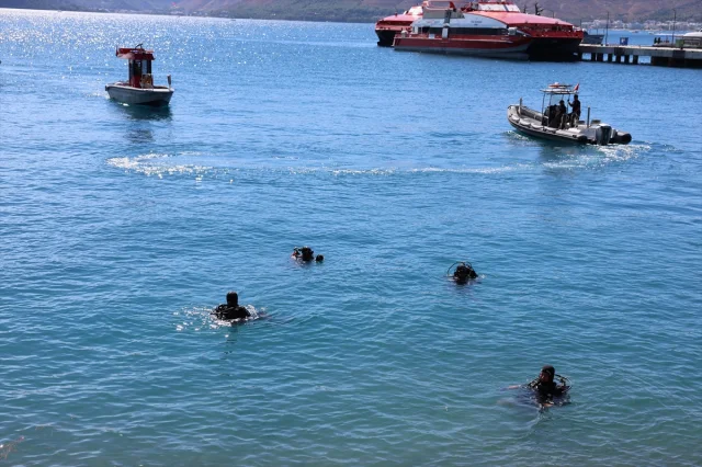 Marmaris'te Deniz Temizliği: Çıkanlar Şaşırttı