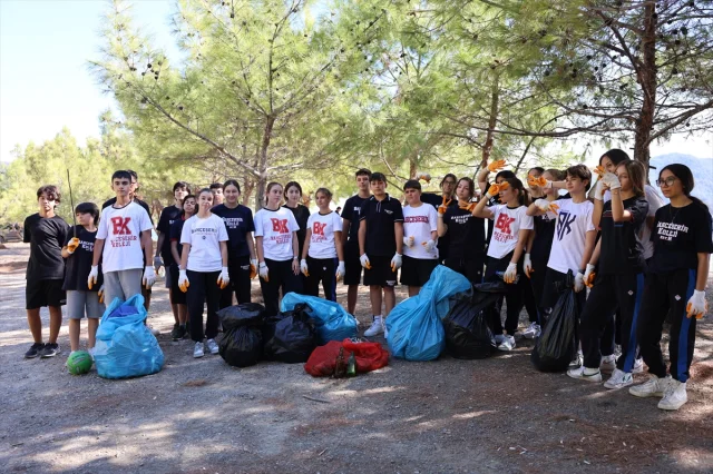Marmaris'te Deniz Temizliği: Çıkanlar Şaşırttı