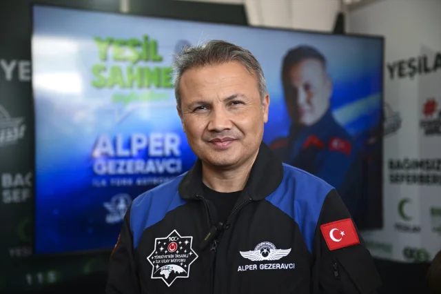 TEKNOFEST'te Yeşilay ve Alper Gezeravcı'dan Gençlere İlham Veren Buluşma