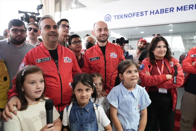 TEKNOFEST İstanbul’da Bakan Kacır AA Standında Sürpriz Açıklamalar Yaptı