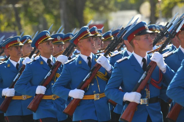 Sırbistan'ın Görkemli Askeri Geçit Töreni Gücünü Sergiliyor