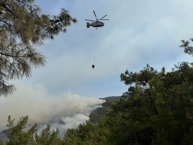 Antalya'da Orman Yangınları: Havadan ve Karadan Hız Kesmeden Müdahale Devam Ediyor