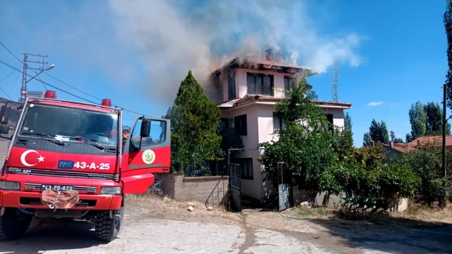 Kütahya'da Gözleme Ateşi: Ev Yangınla Harap Oldu