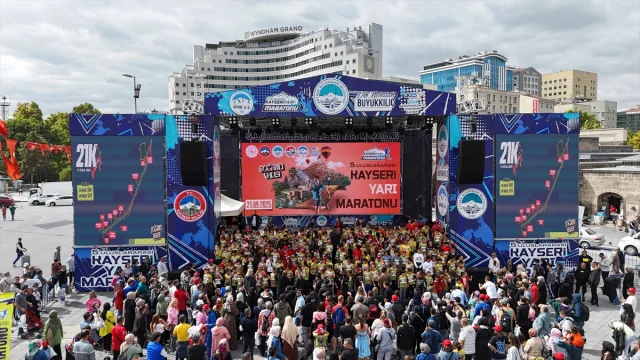 Kayseri'de Renkli Anlara Sahne Olan Çocuk Maratonu ve Baby Run Festivali