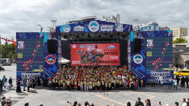 Kayseri'de Renkli Anlara Sahne Olan Çocuk Maratonu ve Baby Run Festivali