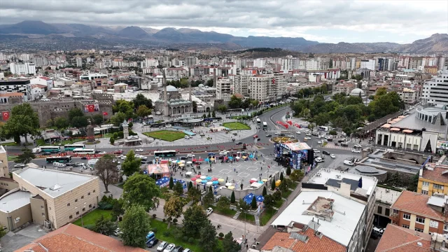 Kayseri'de Renkli Anlara Sahne Olan Çocuk Maratonu ve Baby Run Festivali