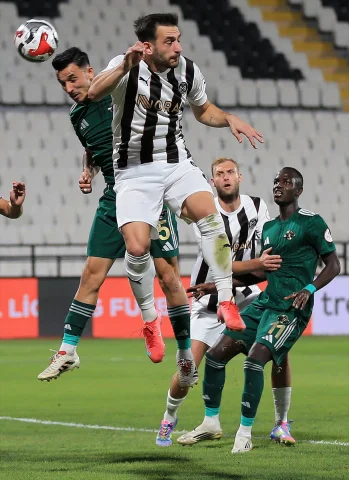 Manisa'da Gol Yağmuru: Esenler Erokspor Son Dakikada Galibiyeti Kaptı
