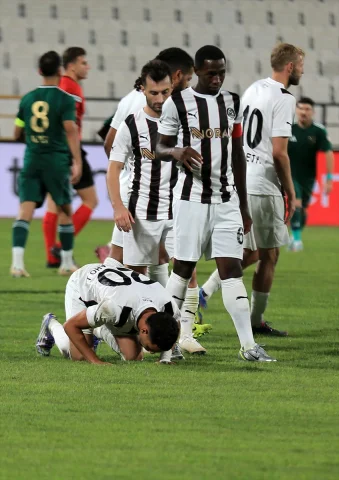Manisa'da Gol Yağmuru: Esenler Erokspor Son Dakikada Galibiyeti Kaptı
