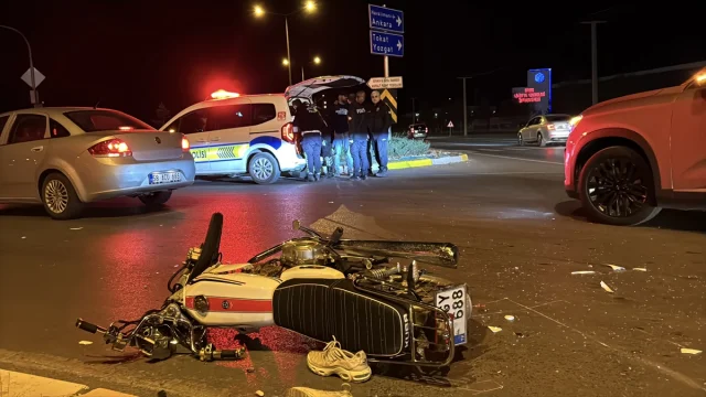 Sivas'ta Korkutan Kaza Motosiklet Sürücüsü Ağır Yaralandı