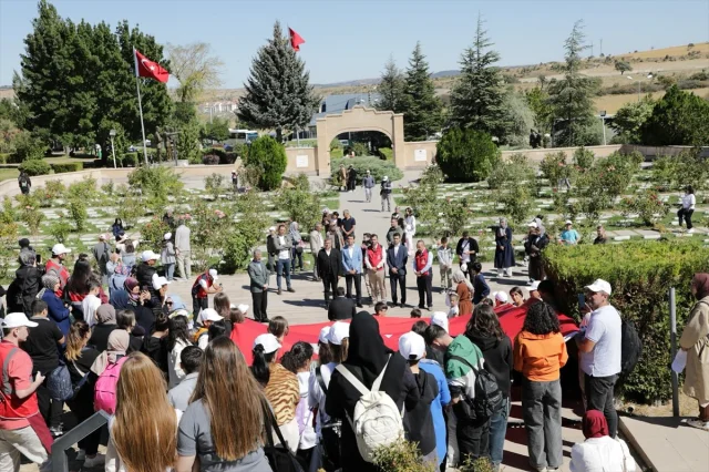 Kütahya'da Öğrenciler Tarihle Buluştu Şehitlik Ziyareti Unut...