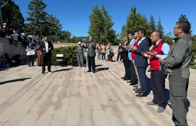 Kütahya'da Öğrenciler Tarihle Buluştu Şehitlik Ziyareti Unutulmaz Anlara Sahne Oldu