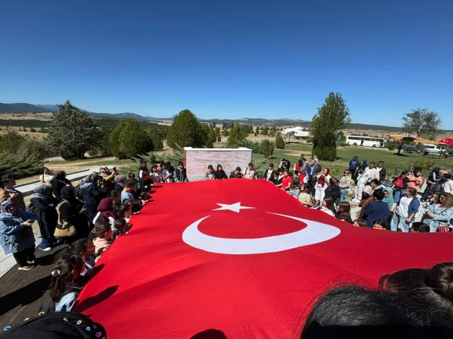 Kütahya'da Öğrenciler Tarihle Buluştu Şehitlik Ziyareti Unutulmaz Anlara Sahne Oldu