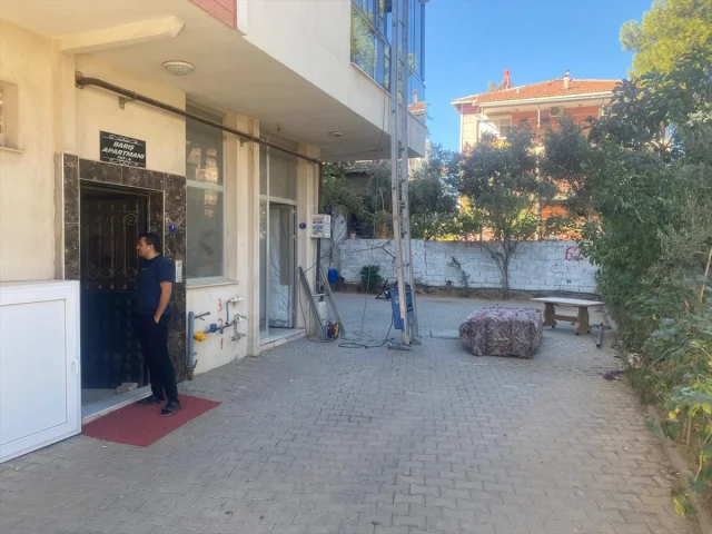 İzmir'de Nakliye Asansöründen Düşen Koltuk Hayalleri Sonlandırdı
