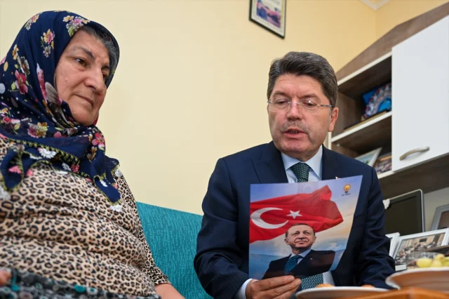 Yılmaz Tunç'un Şehit Ailesine Duygusal Ziyareti