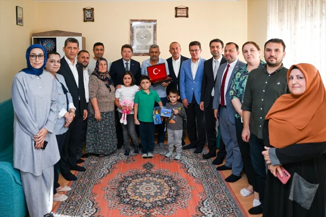 Yılmaz Tunç'un Şehit Ailesine Duygusal Ziyareti