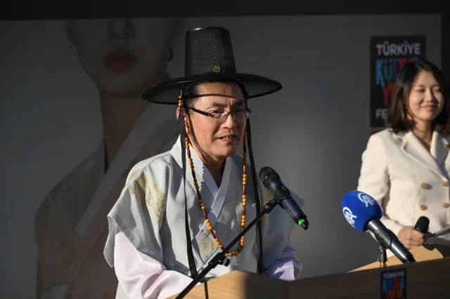 Kültür Yolu Festivali'nde Kore Esintisi: Eşsiz Bohça Sergisi ve Hanbok Defilesi