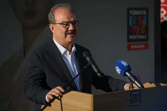 Kültür Yolu Festivali'nde Kore Esintisi: Eşsiz Bohça Sergisi ve Hanbok Defilesi