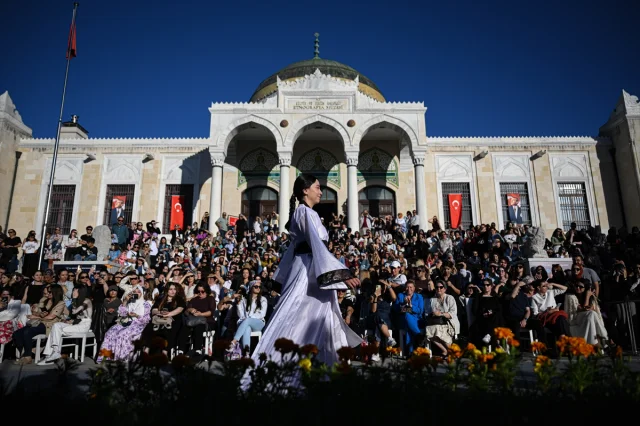 Kültür Yolu Festivali'nde Kore Esintisi: Eşsiz Bohça Sergisi ve Hanbok Defilesi