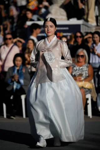 Kültür Yolu Festivali'nde Kore Esintisi: Eşsiz Bohça Sergisi ve Hanbok Defilesi
