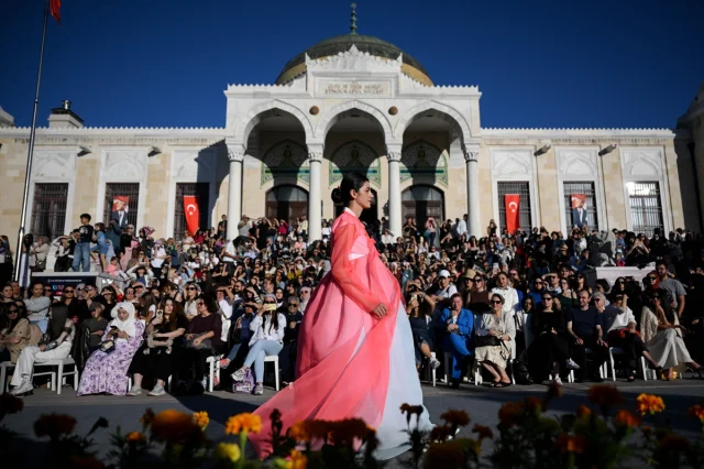 Kültür Yolu Festivali'nde Kore Esintisi: Eşsiz Bohça Sergisi ve Hanbok Defilesi