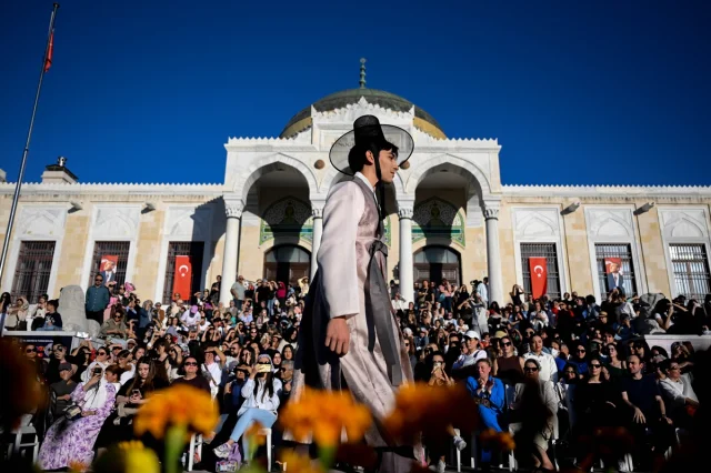 Kültür Yolu Festivali'nde Kore Esintisi: Eşsiz Bohça Sergisi ve Hanbok Defilesi