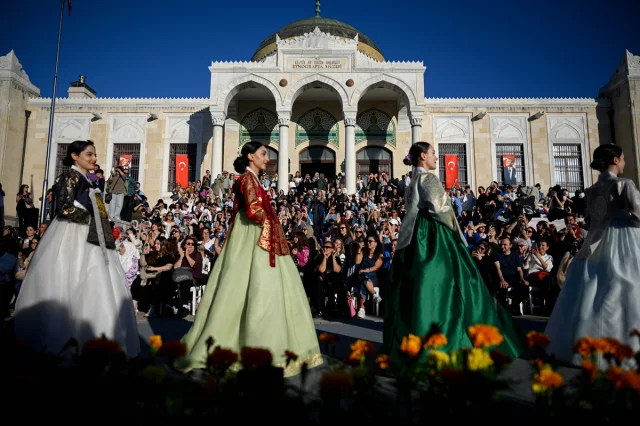 Kültür Yolu Festivali'nde Kore Esintisi: Eşsiz Bohça Sergisi ve Hanbok Defilesi