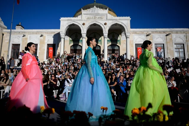 Kültür Yolu Festivali'nde Kore Esintisi: Eşsiz Bohça Sergisi ve Hanbok Defilesi