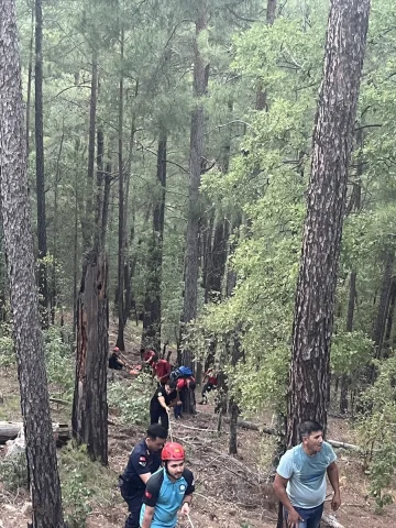 Mersin'de Kayalıklardan Düşen Doğa Yürüyüşçüsünün Heyecan Dolu Kurtuluşu