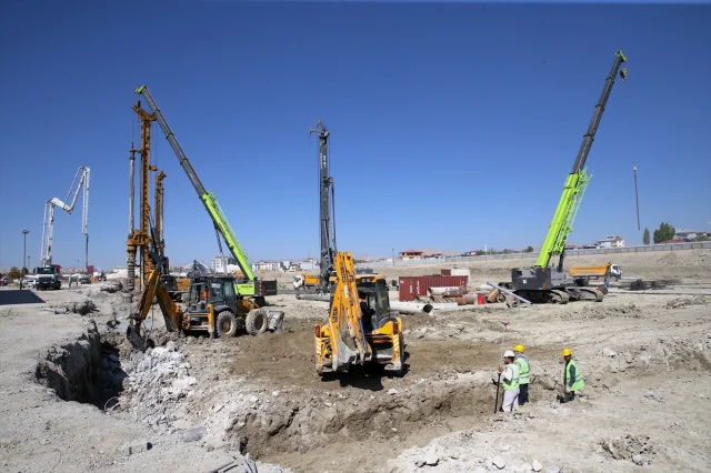 Van'da Dev Sağlık Kompleksi İçin Çalışmalar Hız Kesmiyor