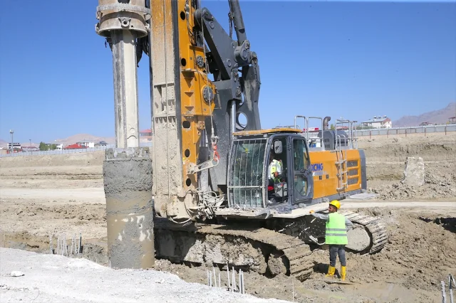 Van'da Dev Sağlık Kompleksi İçin Çalışmalar Hız Kesmiyor