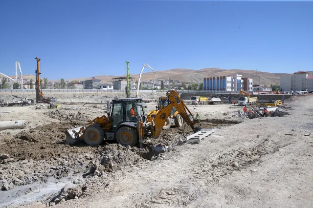 Van'da Dev Sağlık Kompleksi İçin Çalışmalar Hız Kesmiyor