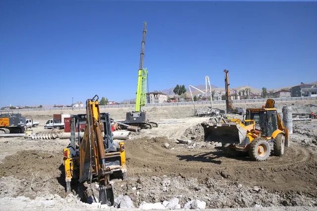 Van'da Dev Sağlık Kompleksi İçin Çalışmalar Hız Kesmiyor