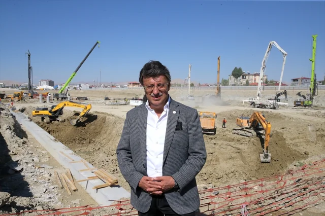 Van'da Dev Sağlık Kompleksi İçin Çalışmalar Hız Kesmiyor